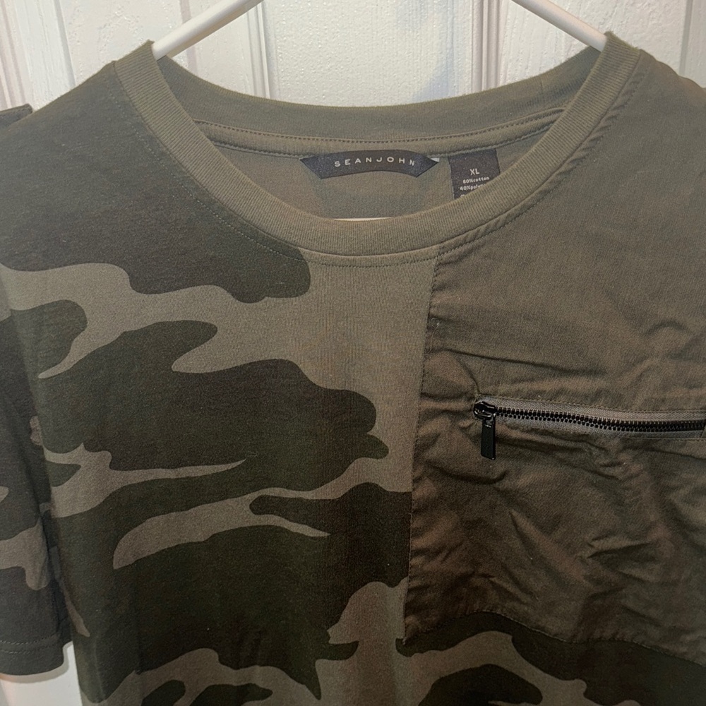 Sean John Men's Green Camo Short Sleeve Tee
